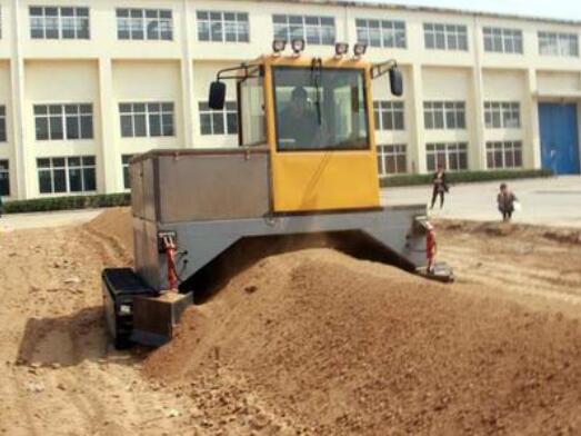 翻堆機(jī)實(shí)拍